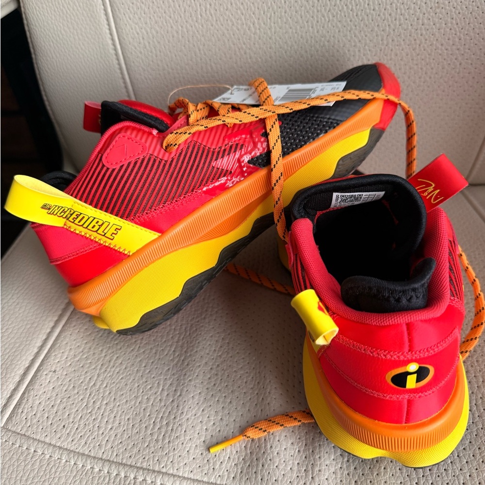 Adidas Mr.incredible youth size 6